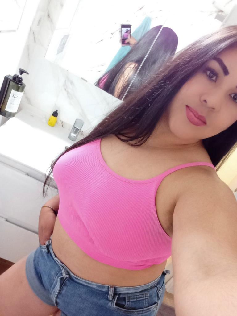 692837792: Chica busca chico en Cádiz
