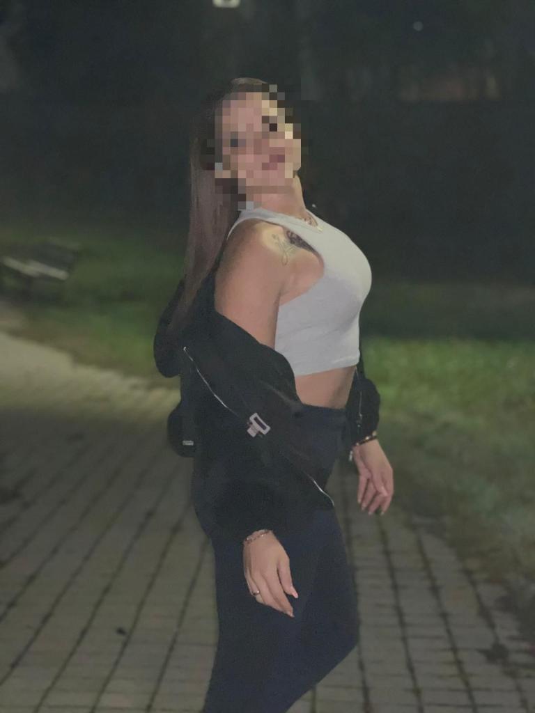 677981630: Chica busca chico en Cádiz