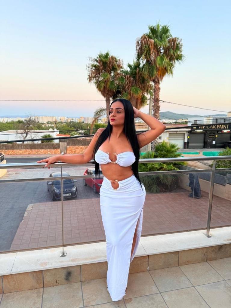 Chica busca chico en Ibiza: Chica busca chico