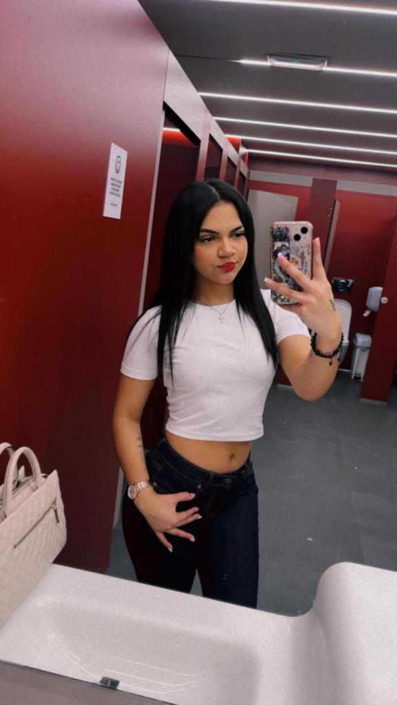 611856874: Chica busca chico en Barcelona