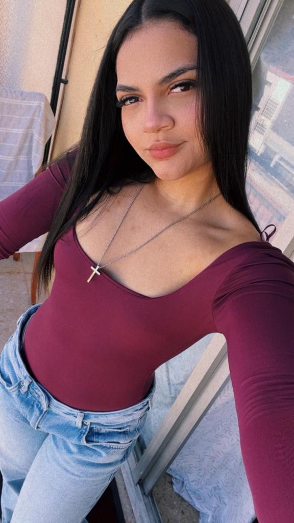 611856874: Chica busca chico en Barcelona