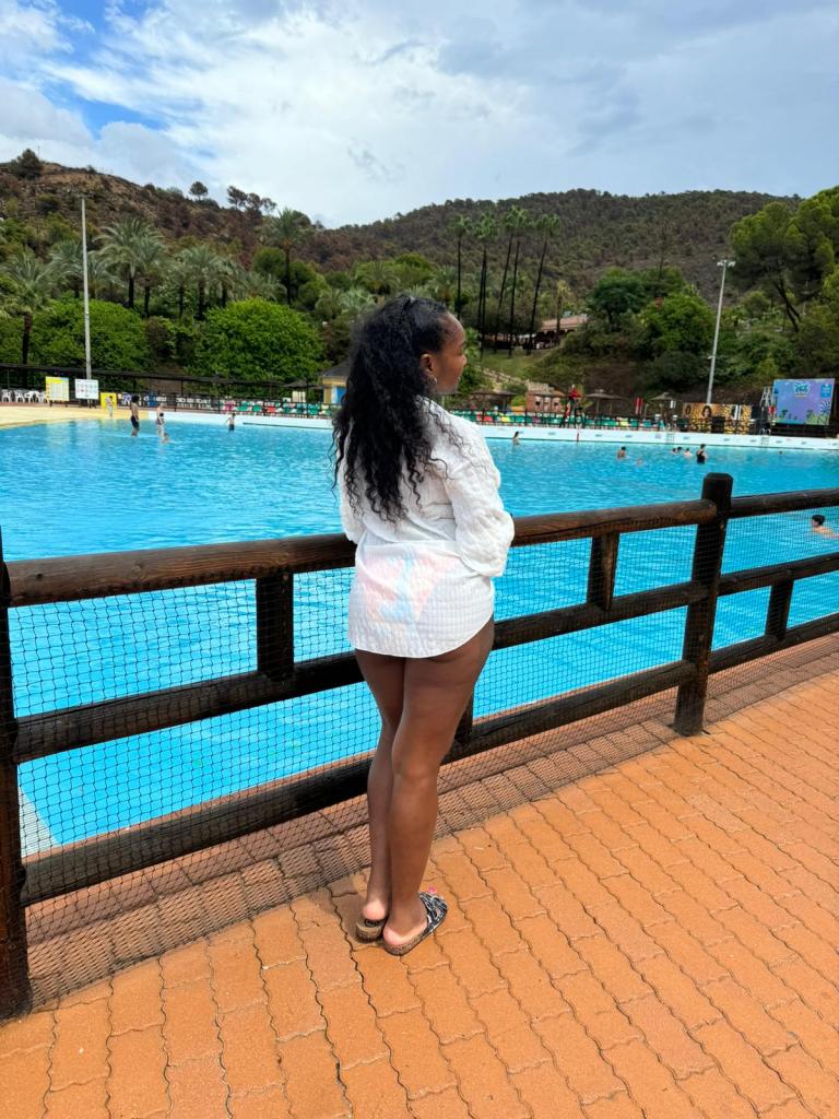 742058603: Chica busca chico en Barcelona