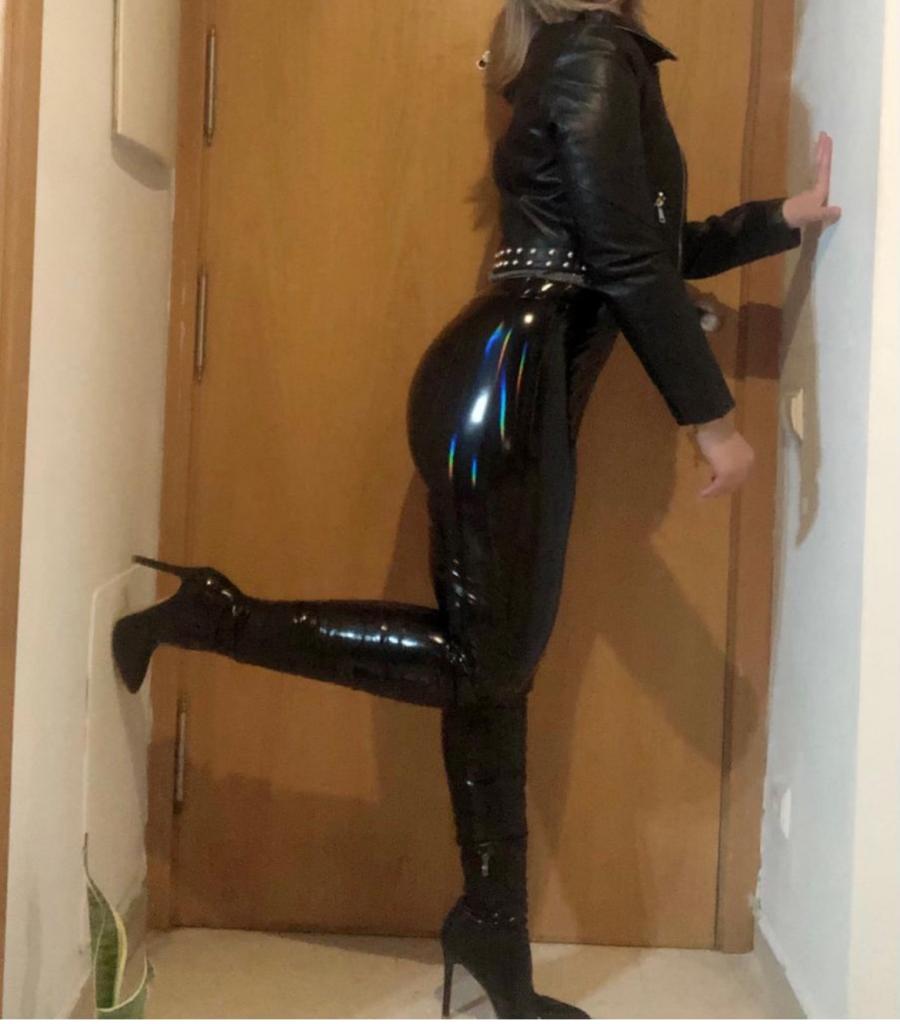 637995604: Chica busca chico en Barcelona