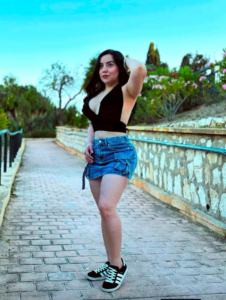 Chica busca chico en Almería: 