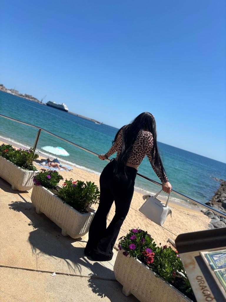 666414492: Chica busca chico en Gerona