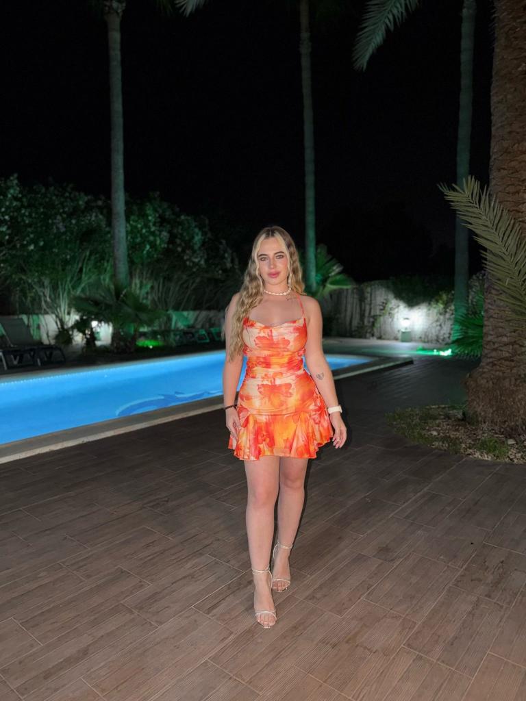 Chica busca chico en Ibiza: 