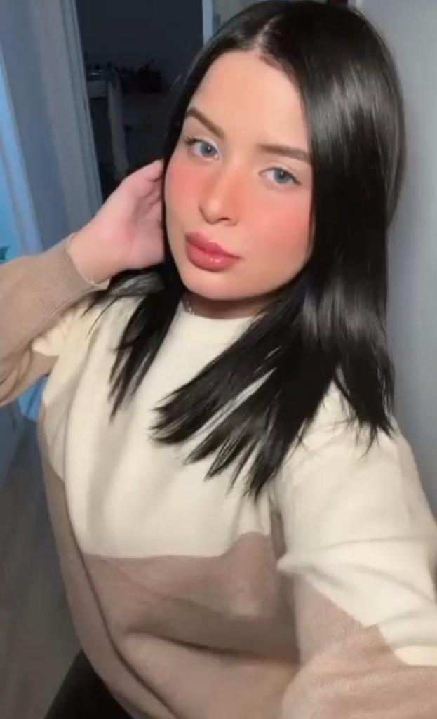 661121893: Chica busca chico en Sevilla