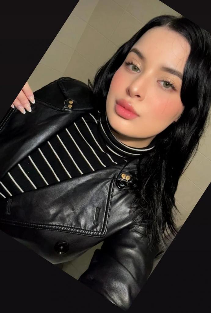 661121893: Chica busca chico en Sevilla