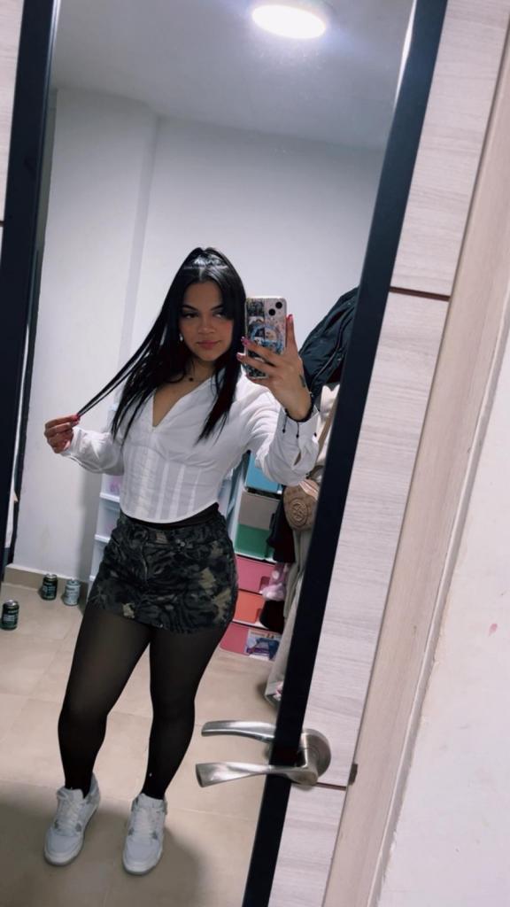 611856874: Chica busca chico en Barcelona