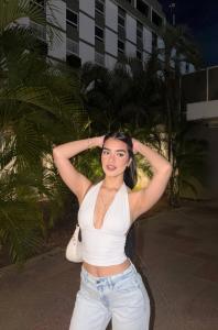 644183744: Chica busca chico en León