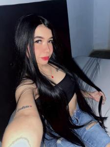 664535903: Chica busca chico en Málaga