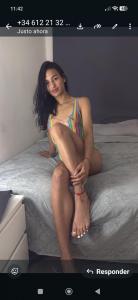 631707403: Chica busca chico en Barcelona