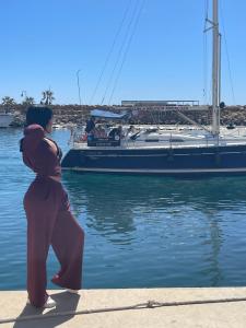 604203984: Chica busca chico en Ibiza