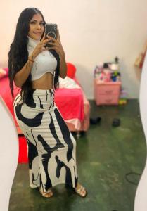 695831667: Chica busca chico en Sevilla