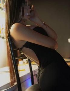 617945566: Chica busca chico en Barcelona