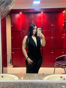 647781551: Chica busca chico en Barcelona