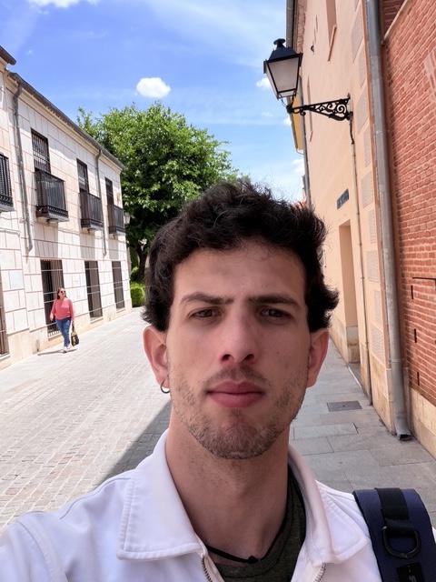 616091904: Chico busca chica en Madrid