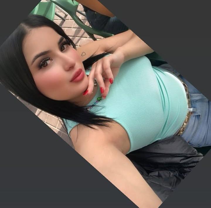 661121893: Chica busca chico en Sevilla