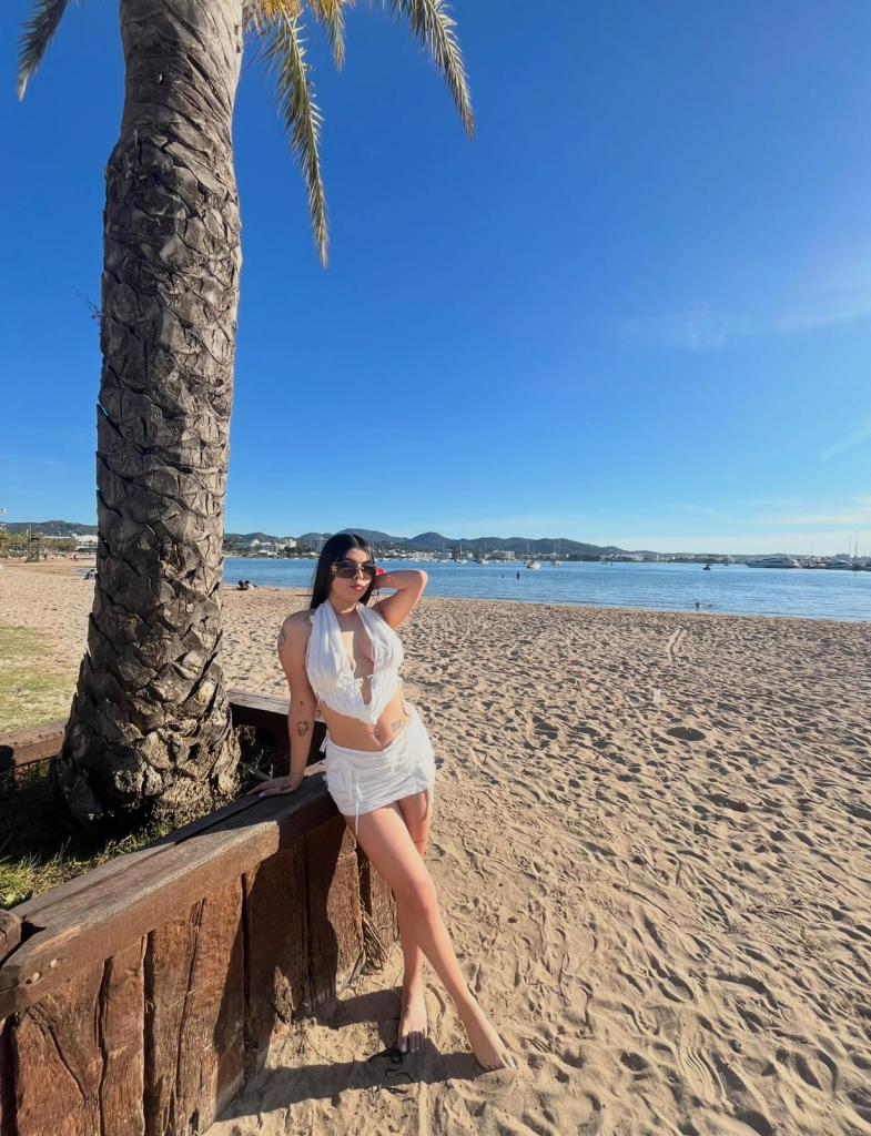 Chica busca chico en Ibiza: 