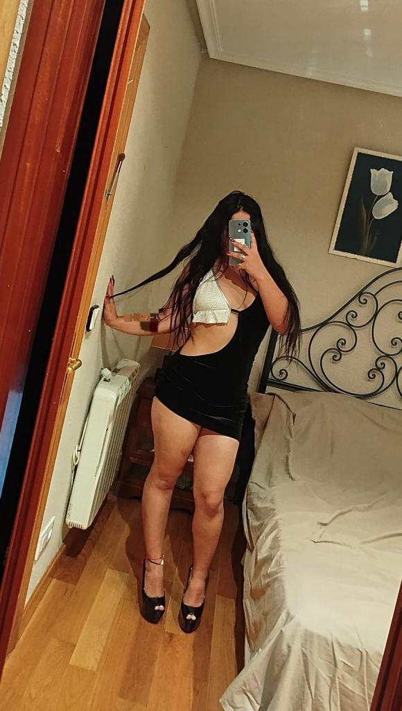 631707403: Chica busca chico en Barcelona