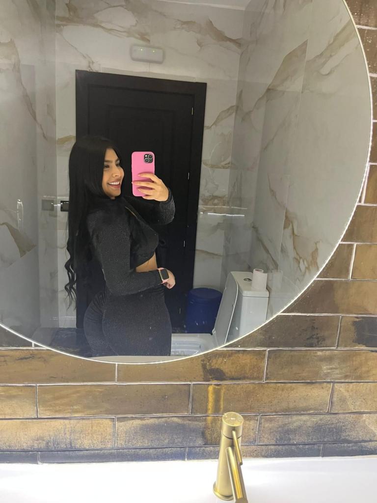697624169: Chica busca chico en Málaga
