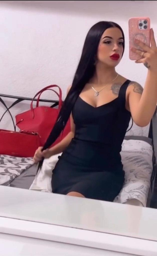 606939638: Chica busca chico en Málaga