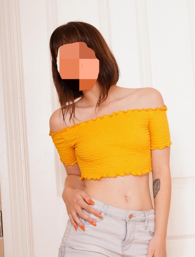 674579160: Chica busca chico en Barcelona