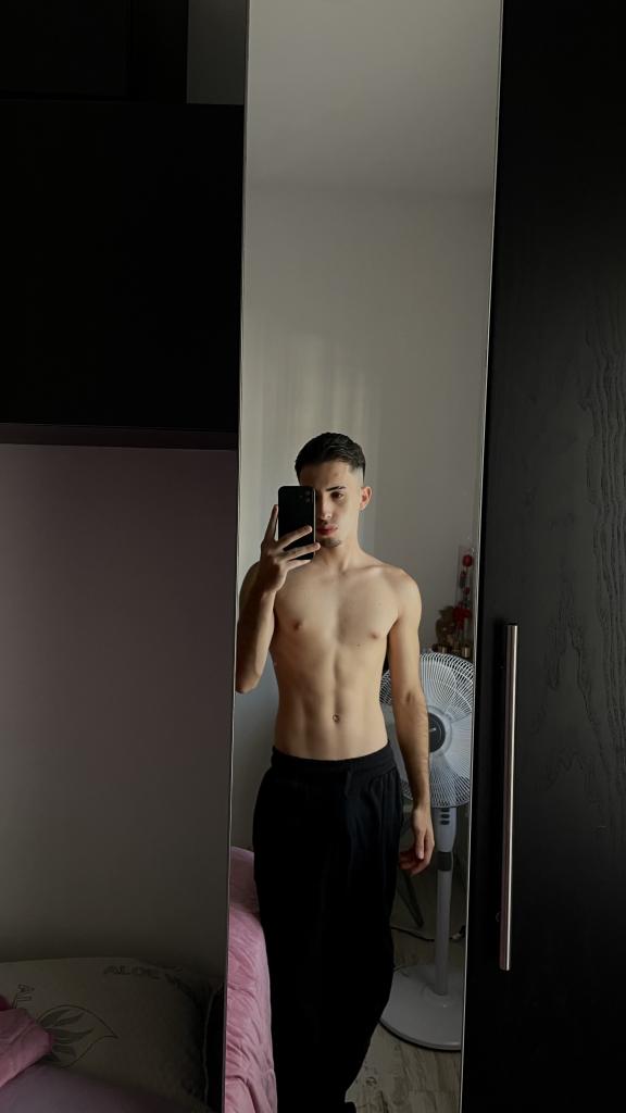 Chico busca chica en Málaga: 