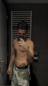 653604343: Chico busca chica en Málaga