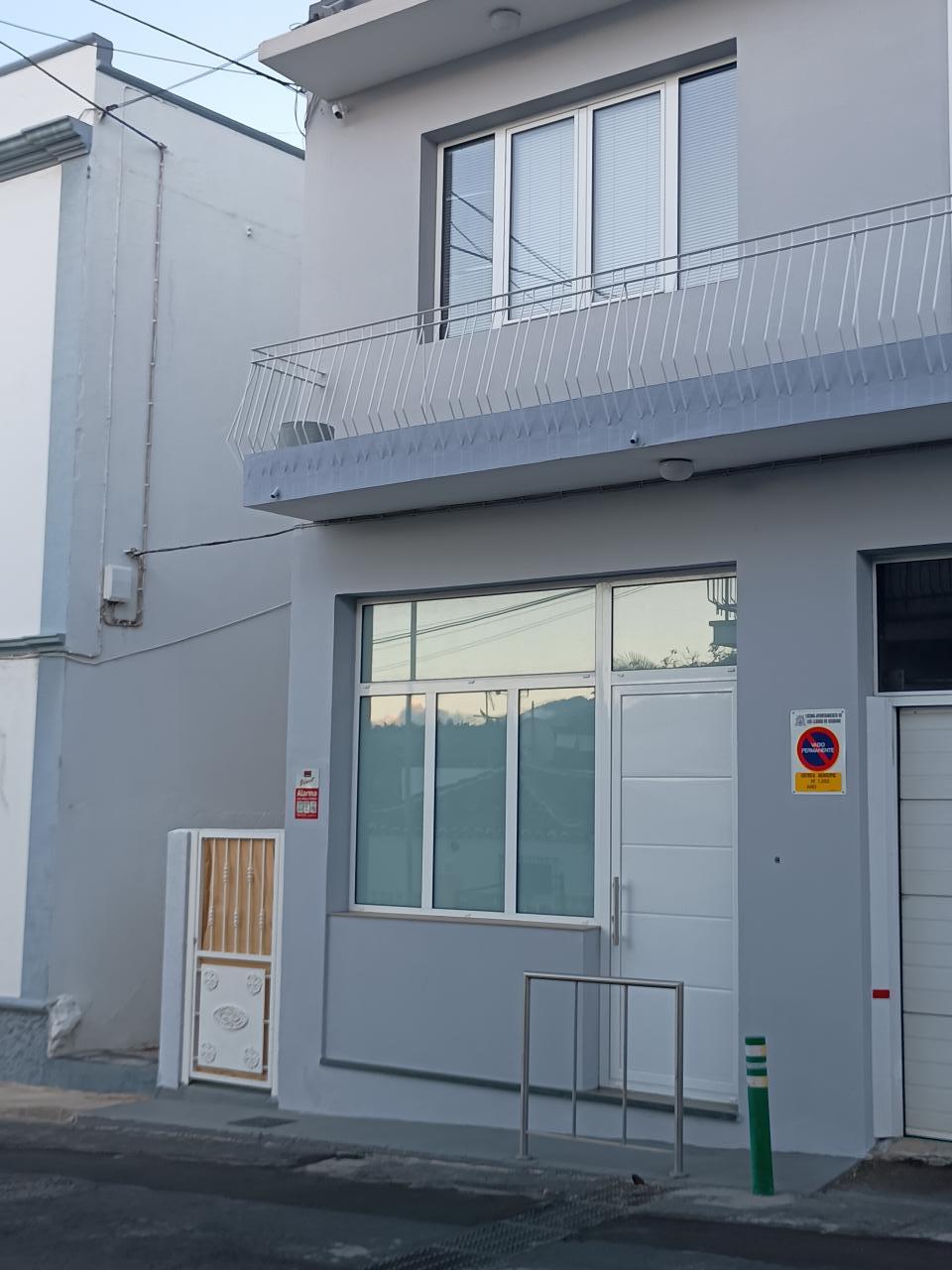 Chica busca chico en Tenerife: 