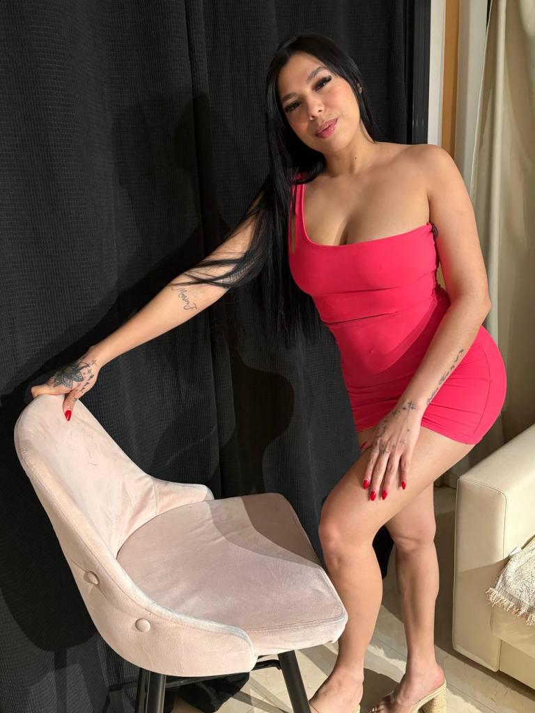 Chica busca chico en Ibiza: 