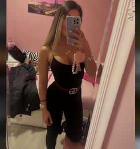 631532401: Chica busca chico en Barcelona