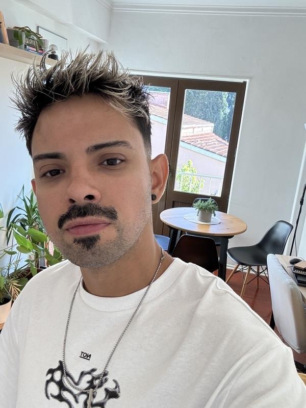 644097937: Chico busca chica en Barcelona