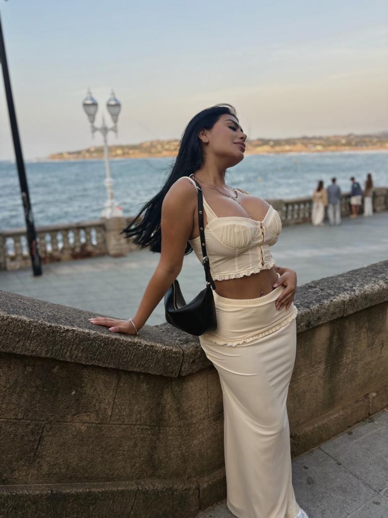 694262933: Chica busca chico en La Coruña