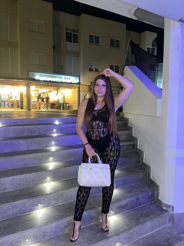 Chica busca chico en Ibiza: 