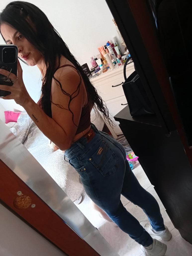 666352427: Chica busca chico en Barcelona