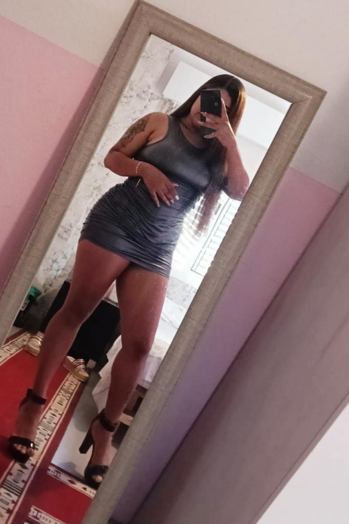 Chica busca chico en Almería: 