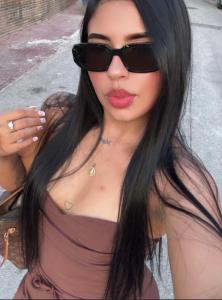 664375536: Chica busca chico en Barcelona