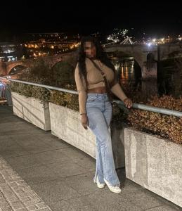 643579457: Chica busca chico en León