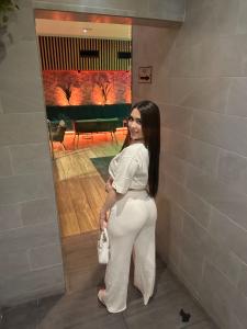 607686667: Chica busca chico en Málaga