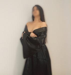 664679165: Chica busca chico en Barcelona