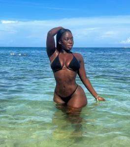 613308059: Chica busca chico en Málaga
