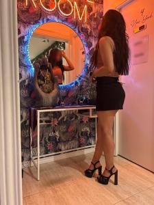 617746381: Chica busca chico en Madrid