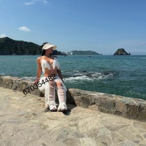 670354482: Chica busca chico en Barcelona