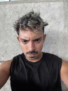 644097937: Chico busca chica en Barcelona