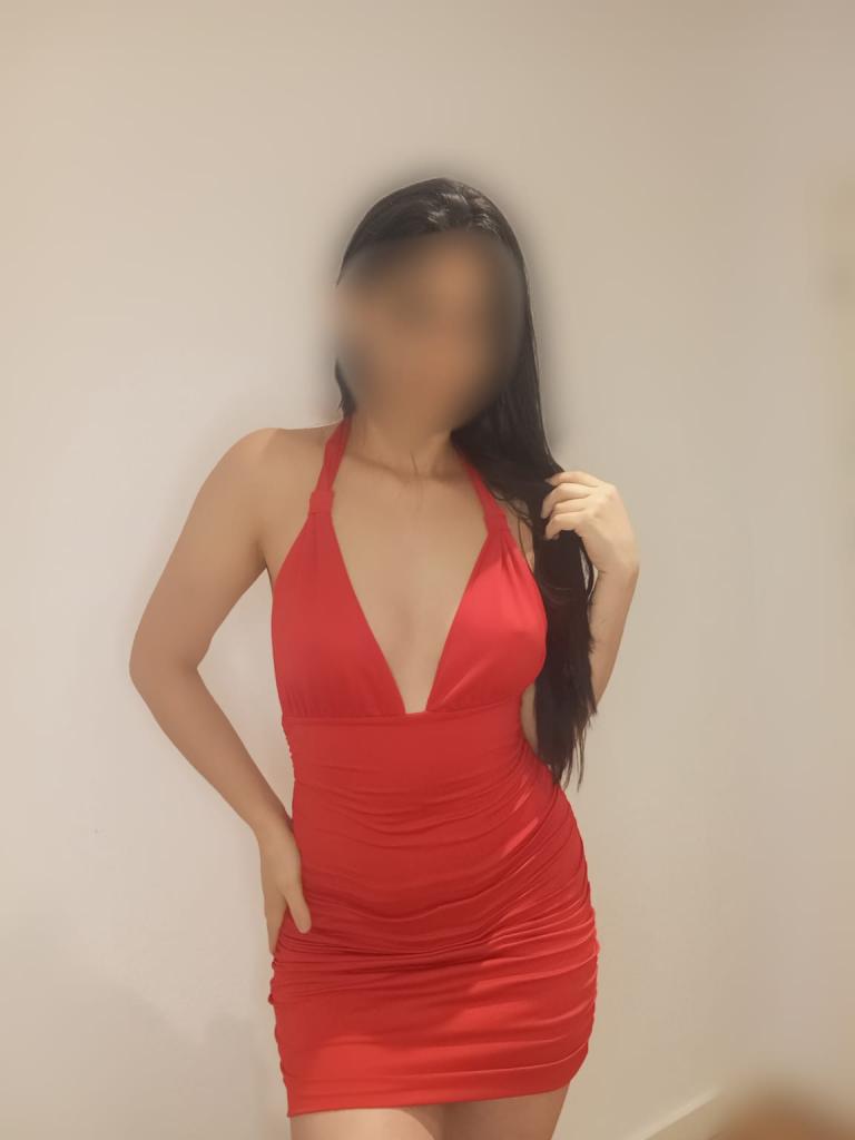 664679165: Chica busca chico en Barcelona