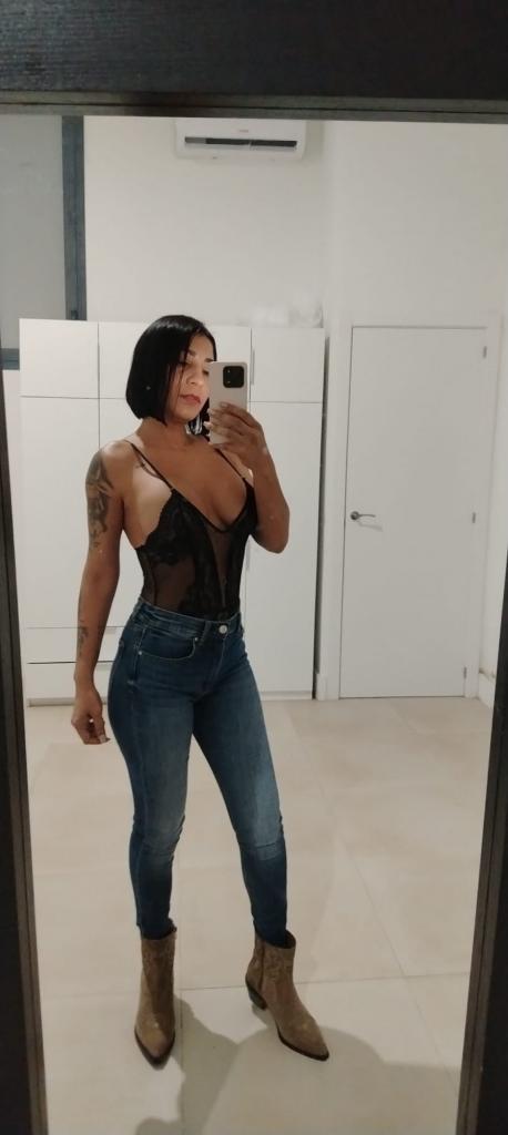 655735321: Chica busca chico en Barcelona