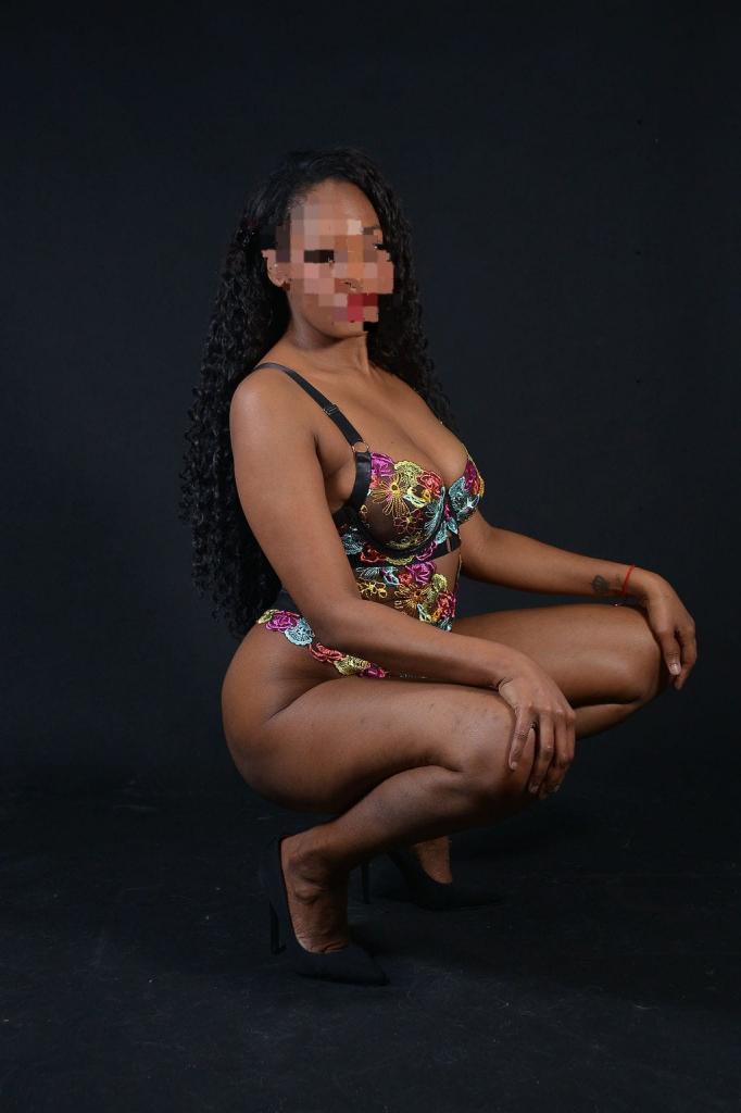 641858455: Chica busca chico en Madrid