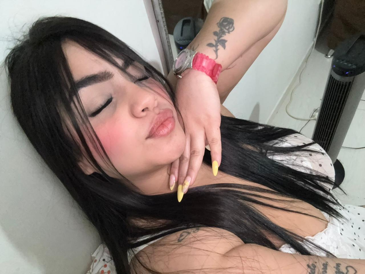 631555387: Chica busca chico en León