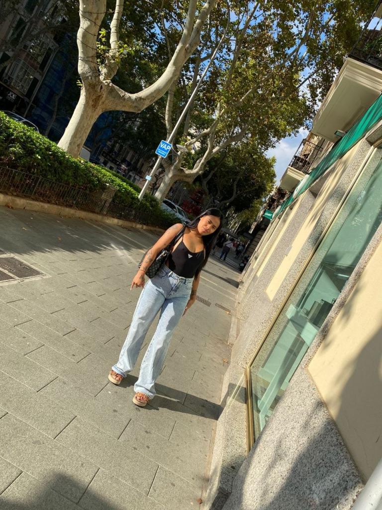 Chica busca chico en Alicante: Chica busca chico